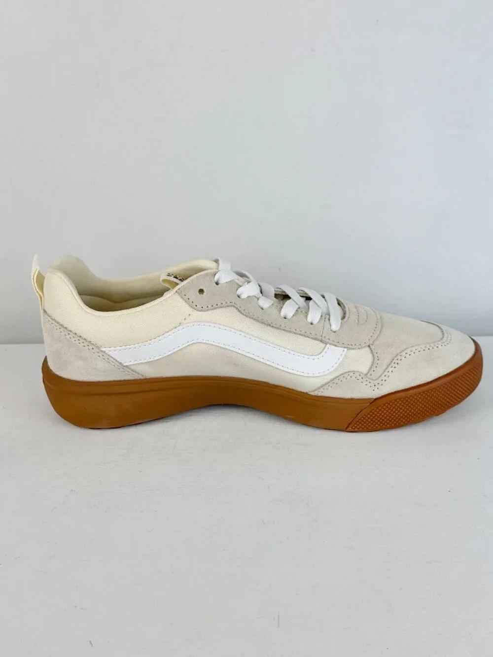 Men's 9 - VANS UltraRange EXP Sneaker - Suede Gum Classic White
